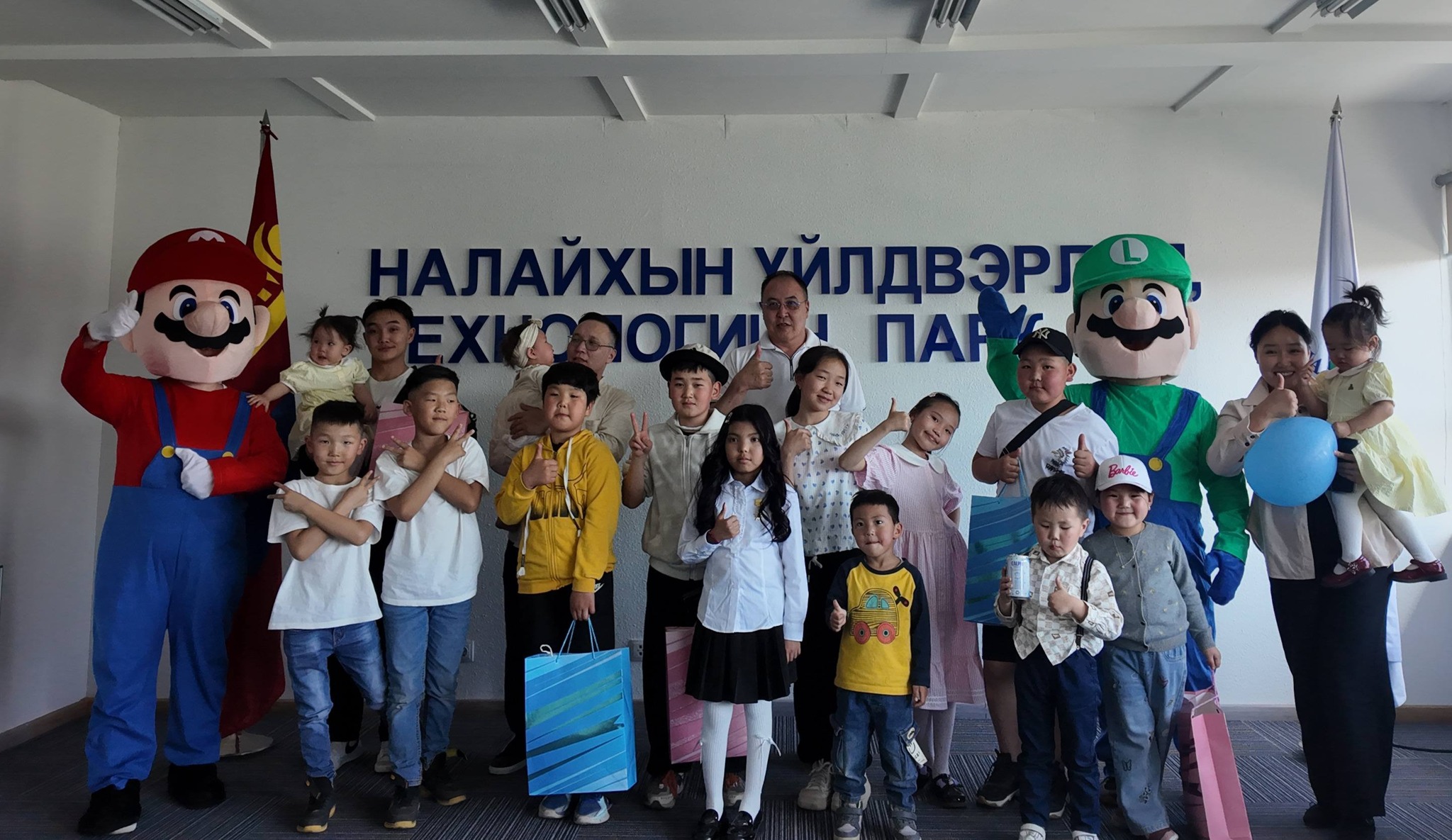 ХҮҮХДИЙН БАЯРЫН АРГА ХЭМЖЭЭ ЗОХИОН БАЙГУУЛЛАА.